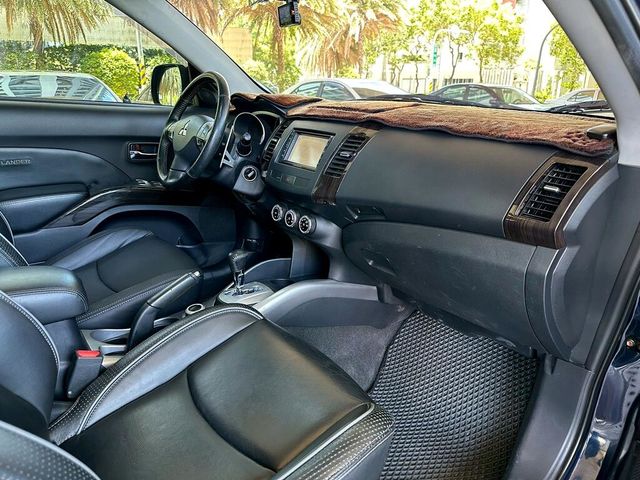 MITSUBISHI三菱 OUTLANDER  第9張相片