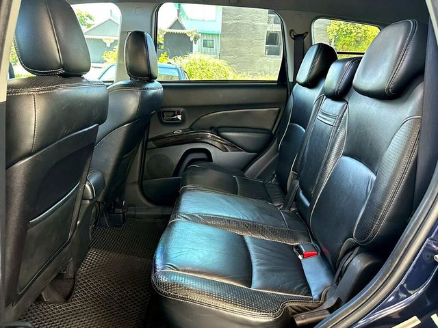 MITSUBISHI三菱 OUTLANDER  第10張相片