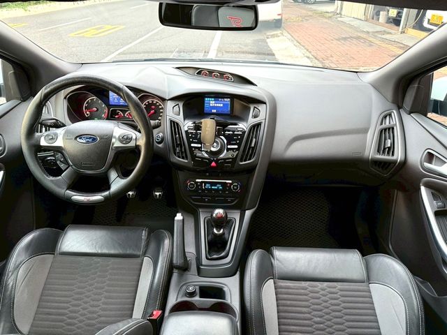 FORD福特 FOCUS ST  第6張相片