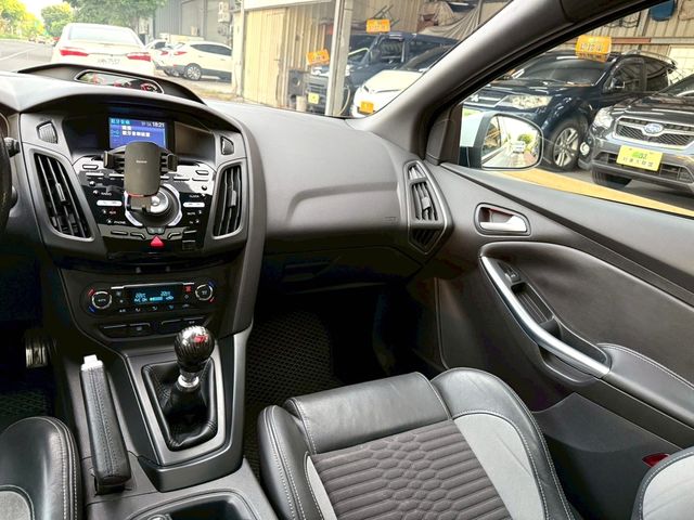FORD福特 FOCUS ST  第8張相片