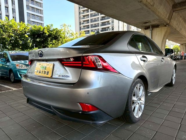 LEXUS凌志 IS 300H  第5張相片