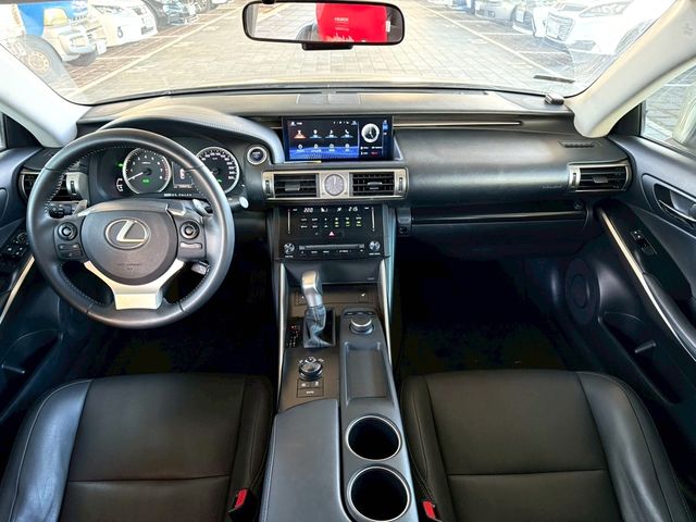 LEXUS凌志 IS 300H  第6張相片