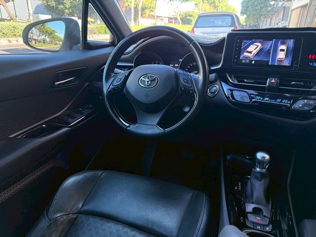TOYOTA豐田 C-HR  第7張相片