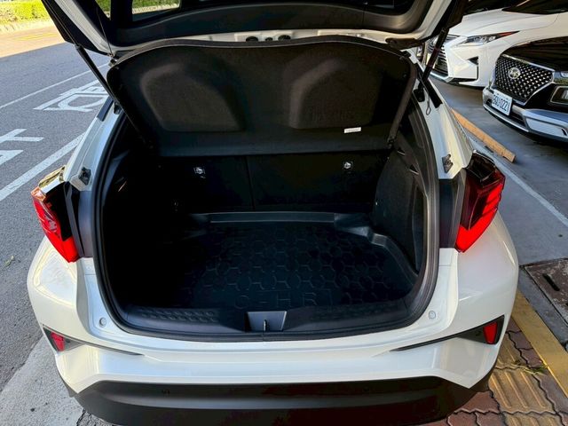 TOYOTA豐田 C-HR  第17張相片