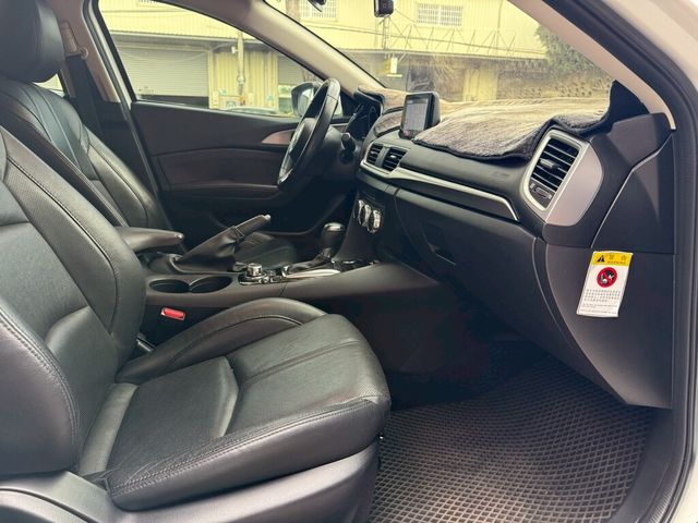 MAZDA馬自達 MAZDA 3  第8張相片