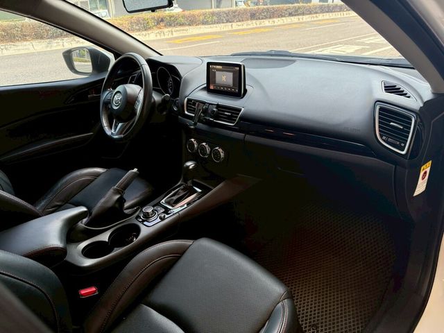 MAZDA馬自達 MAZDA 3  第8張相片