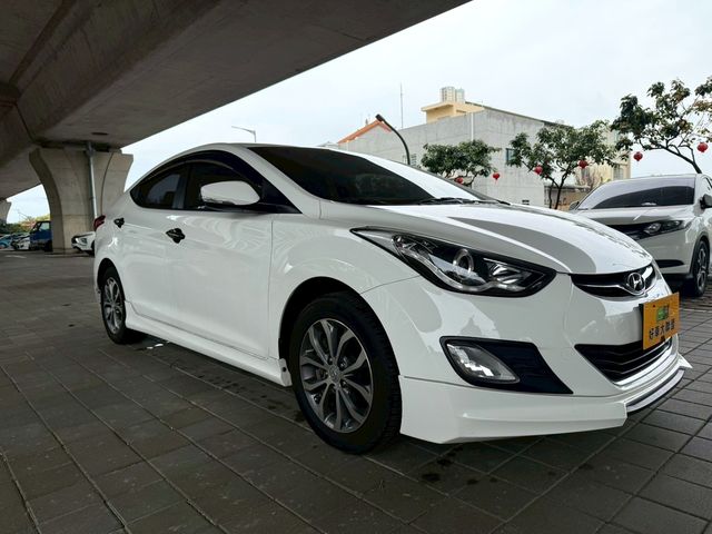HYUNDAI現代 ELANTRA  第3張相片