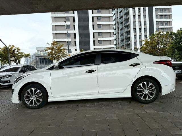 HYUNDAI現代 ELANTRA  第4張相片