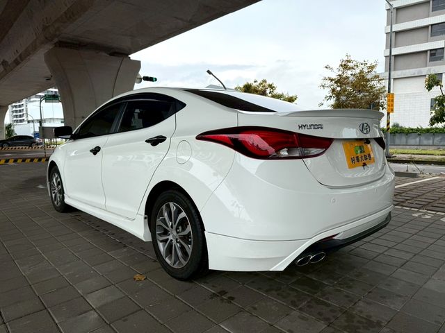 HYUNDAI現代 ELANTRA  第5張相片