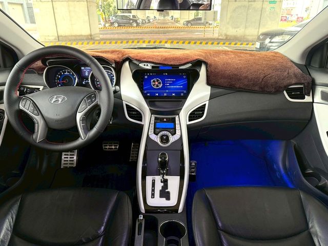 HYUNDAI現代 ELANTRA  第7張相片