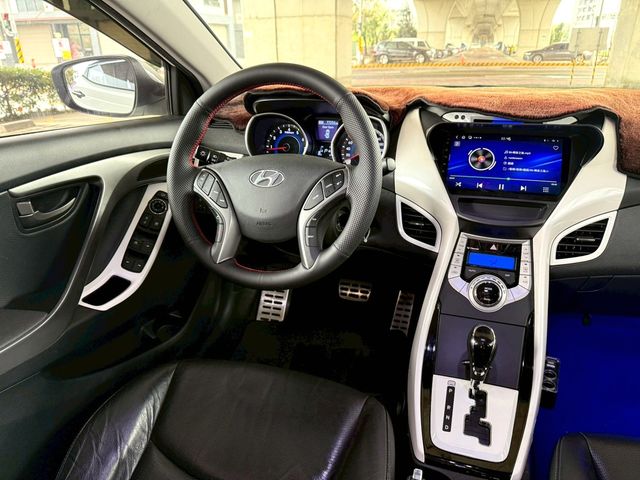 HYUNDAI現代 ELANTRA  第8張相片