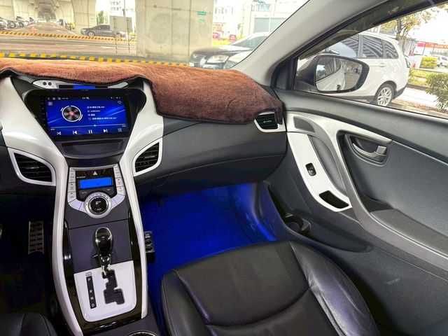 HYUNDAI現代 ELANTRA  第9張相片