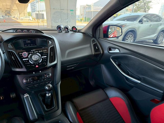 FORD福特 FOCUS ST  第9張相片