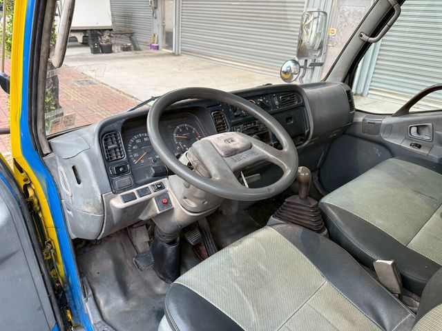 MITSUBISHI三菱 CANTER  第9張相片