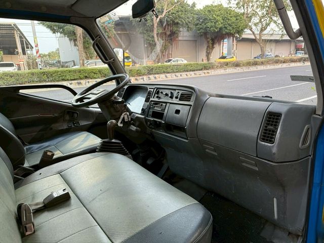 MITSUBISHI三菱 CANTER  第10張相片