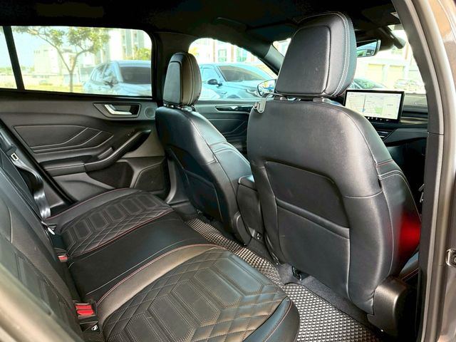 FORD福特 FOCUS WAGON  第16張相片