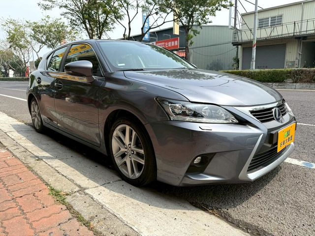 LEXUS凌志 CT200H  第3張相片