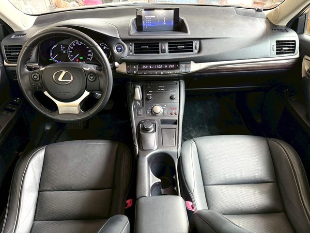 LEXUS凌志 CT200H  第6張相片