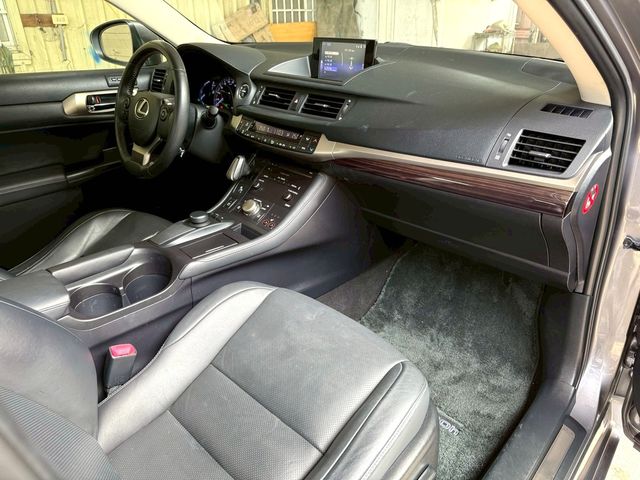 LEXUS凌志 CT200H  第11張相片