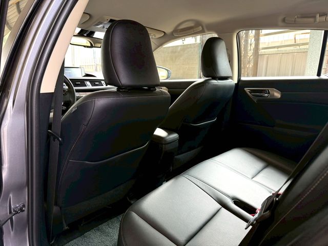 LEXUS凌志 CT200H  第13張相片