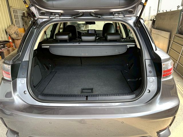 LEXUS凌志 CT200H  第17張相片