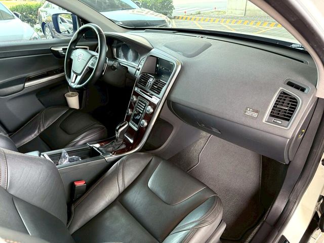 VOLVO富豪 XC60  第10張相片