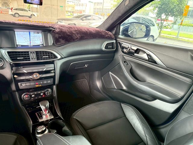 INFINITI無限 Q30  第9張相片