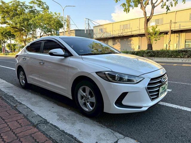 HYUNDAI現代 ELANTRA  第3張相片