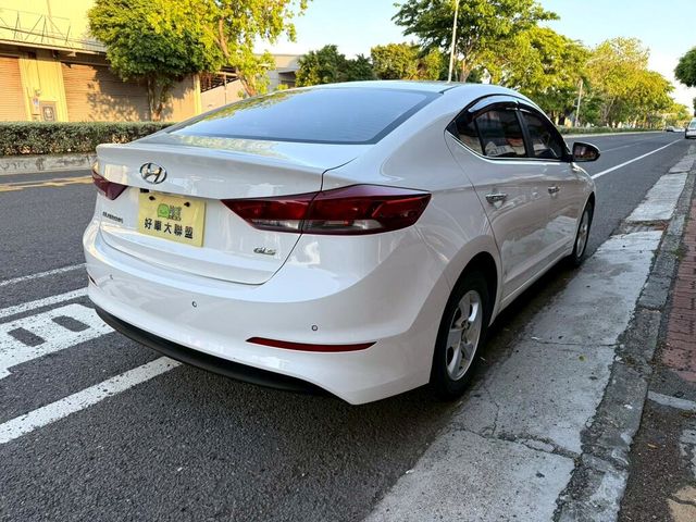 HYUNDAI現代 ELANTRA  第4張相片