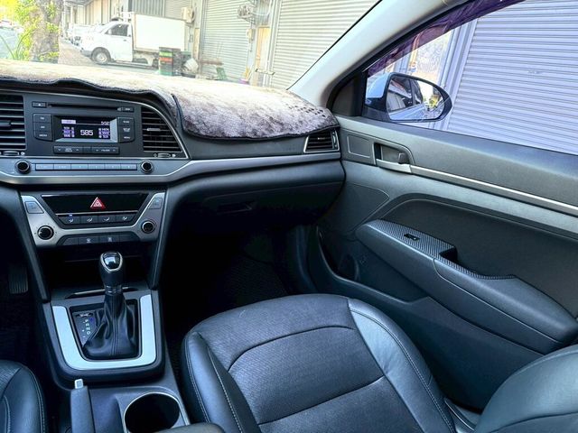 HYUNDAI現代 ELANTRA  第8張相片