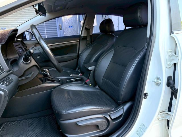 HYUNDAI現代 ELANTRA  第9張相片