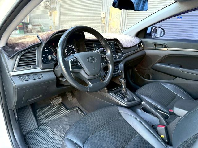 HYUNDAI現代 ELANTRA  第10張相片