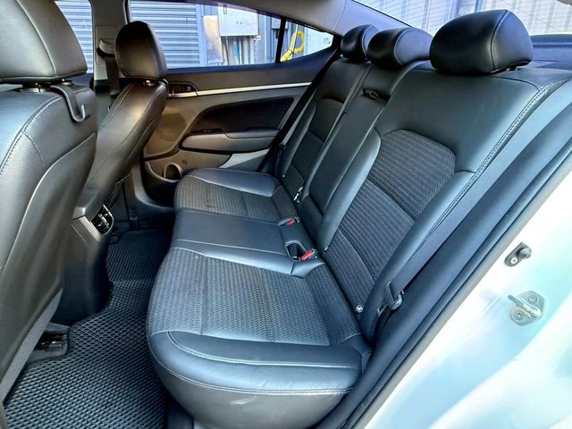 HYUNDAI現代 ELANTRA  第14張相片