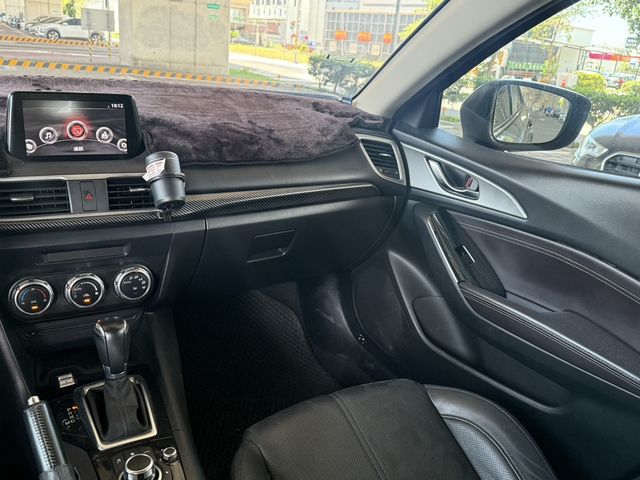 MAZDA馬自達 MAZDA 3  第8張相片
