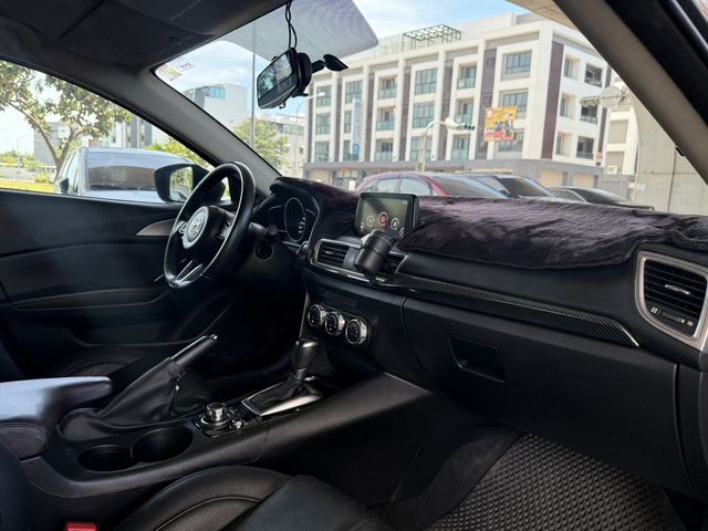 MAZDA馬自達 MAZDA 3  第10張相片