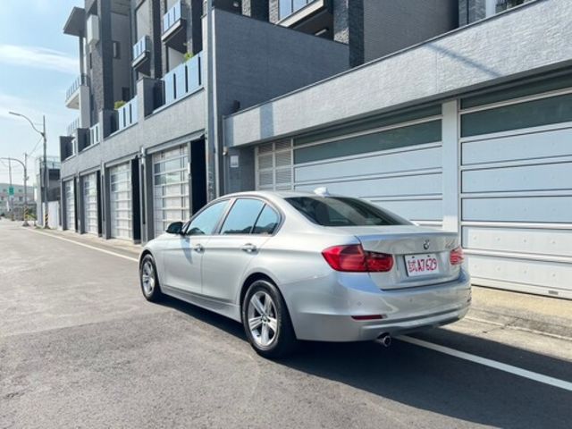 BMW寶馬 318D SEDAN  第2張相片
