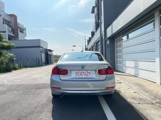 BMW寶馬 318D SEDAN  第4張相片