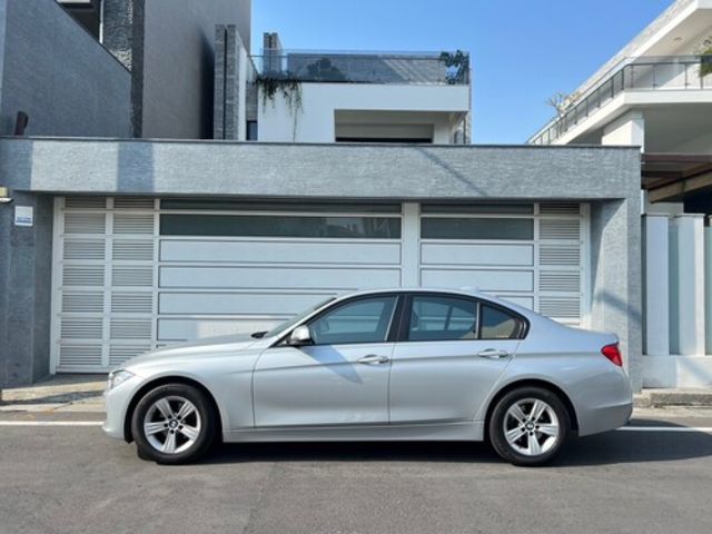 BMW寶馬 318D SEDAN  第6張相片