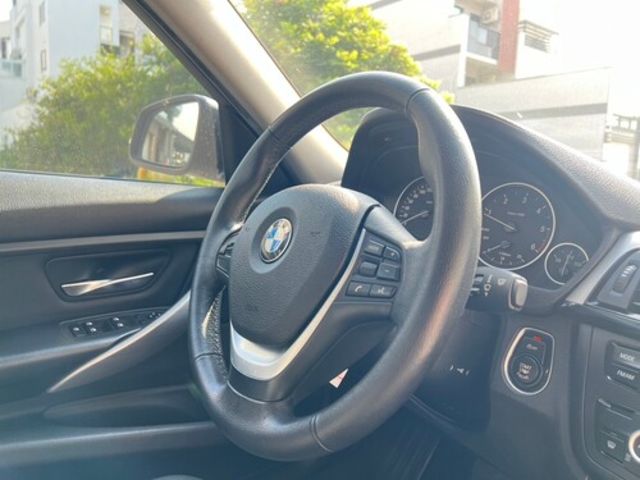 BMW寶馬 318D SEDAN  第9張相片