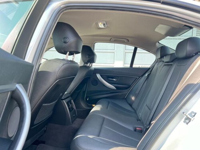 BMW寶馬 318D SEDAN  第11張相片
