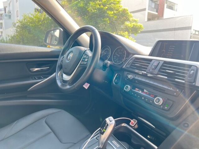 BMW寶馬 318D SEDAN  第15張相片
