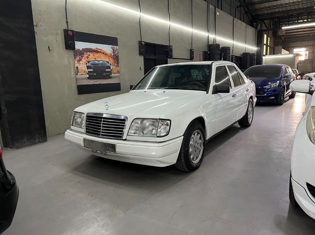 M-BENZ賓士 E220  第1張相片