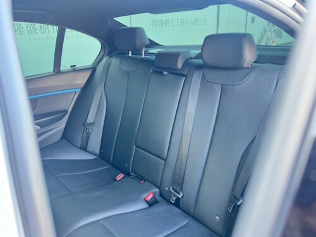 BMW寶馬 320I  第14張相片