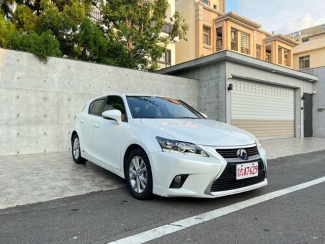 LEXUS凌志 CT200H  第7張相片