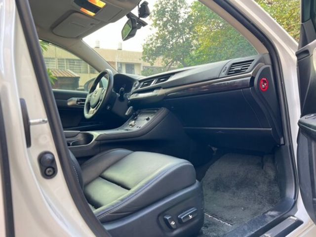 LEXUS凌志 CT200H  第13張相片