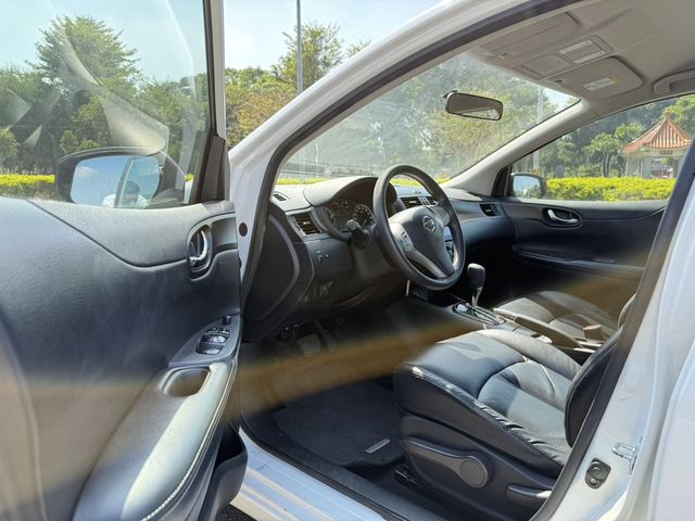 NISSAN日產 TIIDA  第6張相片