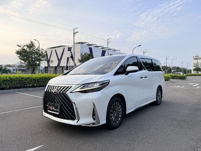 LEXUS凌志 LM300H  第1張相片