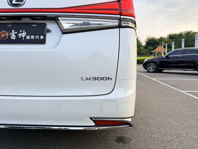 LEXUS凌志 LM300H  第8張相片