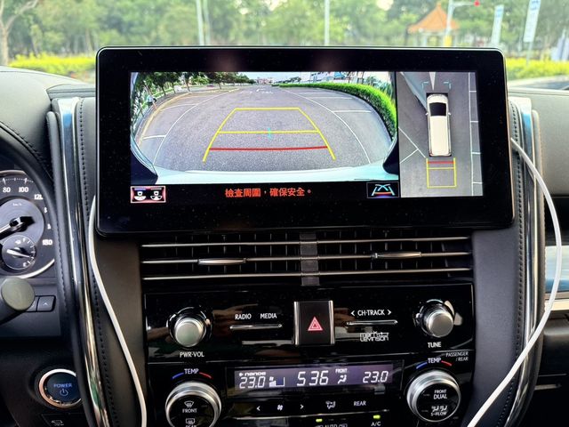 LEXUS凌志 LM300H  第18張相片