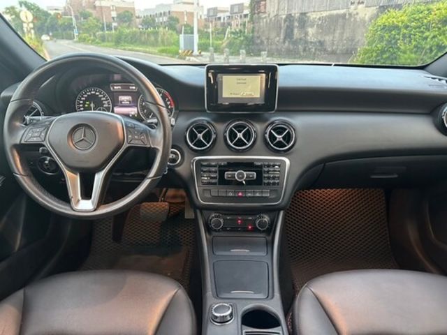 M-BENZ賓士 A180  第9張相片